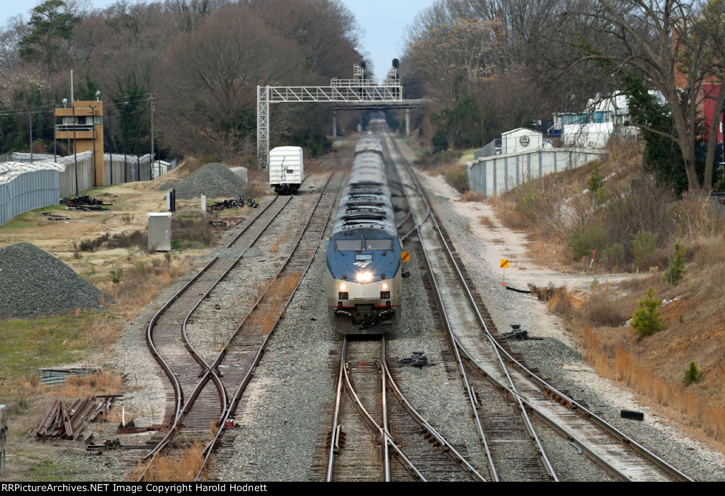 AMTK 25 leads train P092-19 towards the station